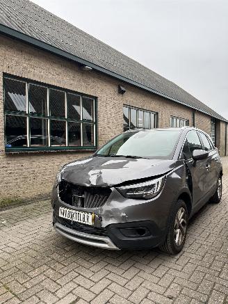 Voiture accidenté Opel Crossland X 1.2 Turbo innovation 2010/1