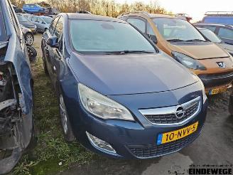 Vrakbiler auto Opel Astra Astra J (PC6/PD6/PE6/PF6), Hatchback 5-drs, 2009 / 2015 1.4 Turbo 16V 2010/11