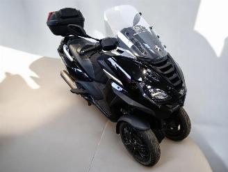 skadebil bromfiets Peugeot  METROPOLIS 2023/11