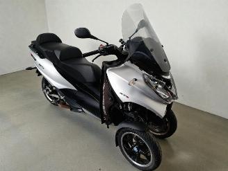 skadebil bromfiets Piaggio  MP3 2016/9