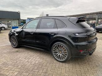 skadebil auto Porsche Cayenne Turbo E-Hybrid  *HEAD-UP - PANO - KAM* 2025/3