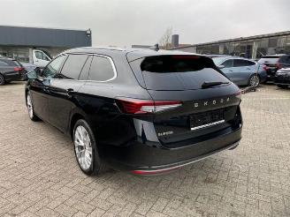 krockskadad bil auto Skoda Superb Combi 1.5 TSI iV L&K *HEAD-UP - PANO-AHK* 2025/3