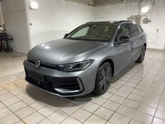 krockskadad bil auto Volkswagen Passat Var. 1.5 e-Hybrid R-Line Leder/HUD/Pano 2025/2