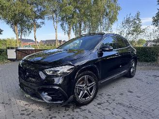 Voiture accidenté Mercedes GLA Mercedes-Benz GLA 180 AMG PANORAMA HUD Memorie Trekhaak Ambiance Massage VOL!! 2025/7