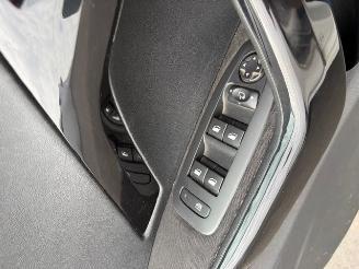 Peugeot 208  picture 6