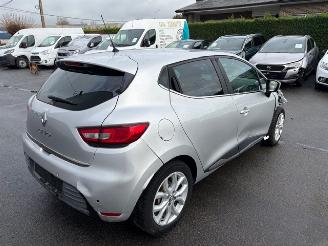 Damaged car Renault Clio  2017/9