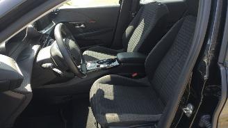 Peugeot 208 E electric Active 60.000 km! Weinig schade normaal rijdbaar! picture 10