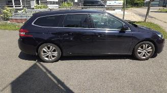 Peugeot 308 1.6 hdi premium euro6 rijdbare schade ! picture 8