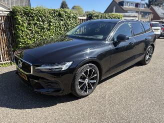 Voiture accidenté Volvo V-60 2.0 V60 Momentum Advantage AUTOMAAT 174PK 2020/10