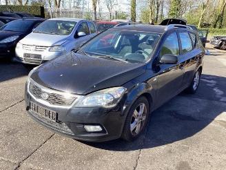 skadebil auto Kia Cee d Cee'd Sporty Wagon (EDF), Combi, 2007 / 2012 1.4 16V 2011/7