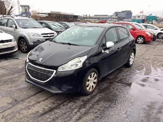 Vaurioauto  passenger cars Peugeot 208 208 I (CA/CC/CK/CL), Hatchback, 2012 / 2019 1.0 Vti 12V PureTech 2014/9