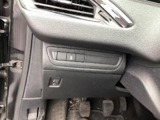 Peugeot 208 208 I (CA/CC/CK/CL), Hatchback, 2012 / 2019 1.0 Vti 12V PureTech picture 28