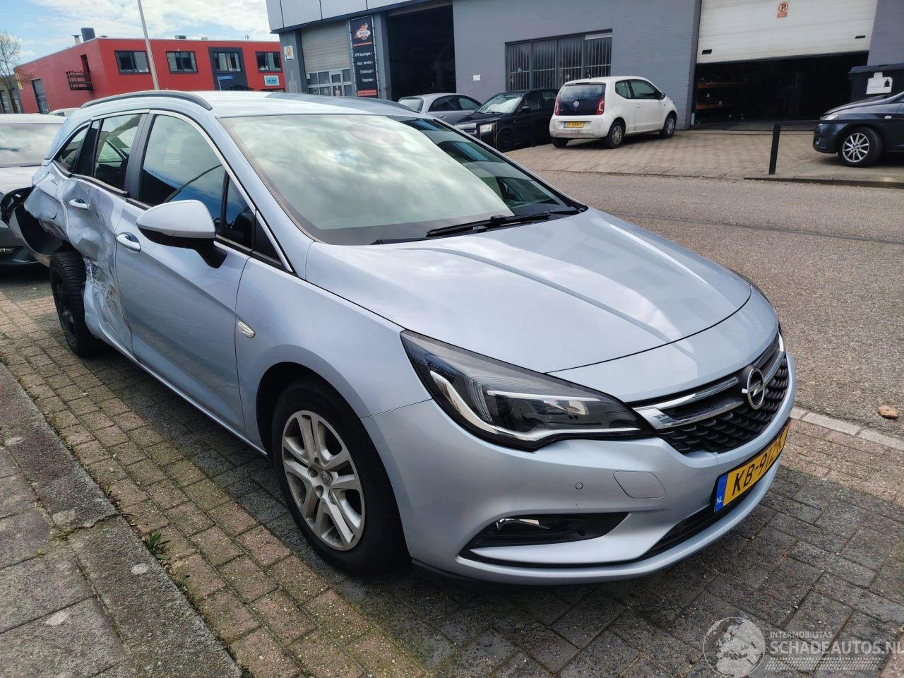 Opel Astra SPORTS TOURER+