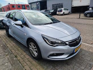 krockskadad bil auto Opel Astra SPORTS TOURER+ 2016/7