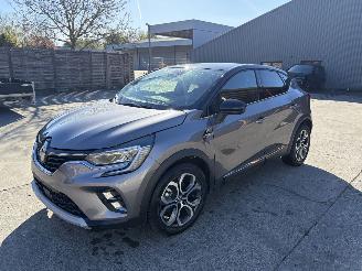skadebil auto Renault Captur 1.6i - 16V SCE 145 E-TECH 2024/4