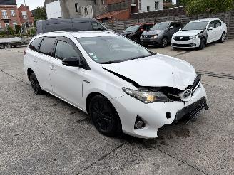 skadebil auto Toyota Auris 1.8i - 16V HYBRID 2013/10