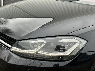 Volkswagen Golf 2.0TDI R-Line picture 10