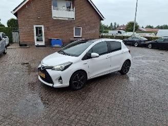 Voiture accidenté Toyota Yaris 1.5 hybrid navi pano 2015/12