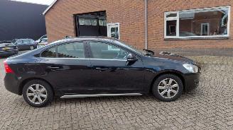 damaged passenger cars Volvo S-60 1.6 diesel  navi clima 2012/3