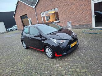 krockskadad bil auto Toyota Aygo 1.0 vtti 5drs airco 2022/3