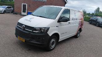 uszkodzony samochody osobowe Volkswagen Transporter 2.0 tdi  84pk   airco 2018/2