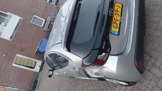 Toyota Yaris 1.5 hybrid  92pk  navi   clima picture 9