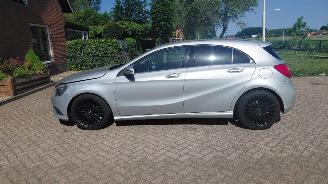 skadebil auto Mercedes A-klasse 180  navi  clima  1.6i 122pk 2014/5
