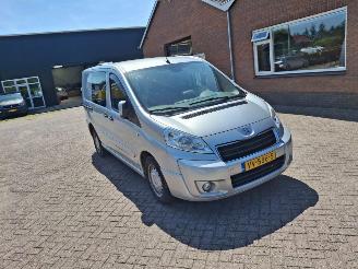 skadebil bedrijf Peugeot Expert 1.6 hdi  90pk navi airco    3 zitter 2016/1