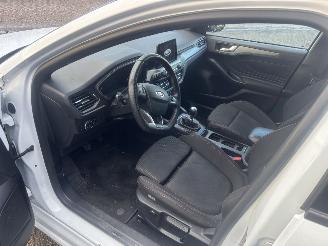 Ford Focus 1.0 ECOBOOST HYBRID ST LINE STYLE picture 9