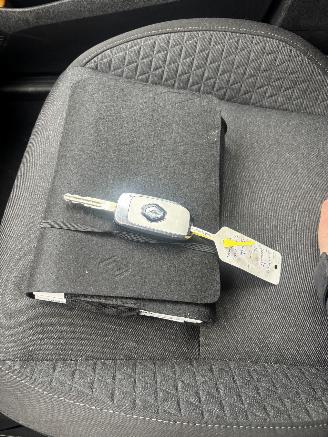 Renault Clio 1.0 TCe 90 Equilibre picture 15