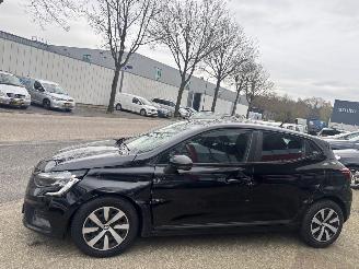 uszkodzony samochody osobowe Renault Clio 1.0 TCe 90 Equilibre 2023/2