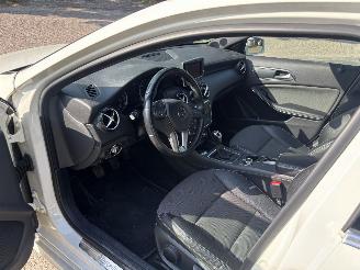 Mercedes A-klasse A180 1.6 90 KW super nette auto picture 9