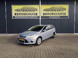 skadebil auto Ford Focus Wagon 1.0 EcoBoost Trend 2013/10