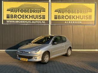 Dezmembrări autoturisme Peugeot 206 206 (2A/C/H/J/S), Hatchback, 1998 / 2012 1.4 16V 2004/7