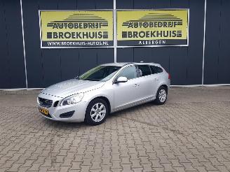 Damaged car Volvo V-60 2.0 D4 Momentum 2011/7