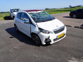 Peugeot 108 1.0 12v Allure TOP! picture 4