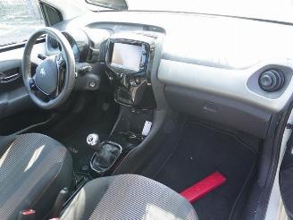 Peugeot 108 1.0 12v Allure TOP! picture 9