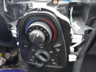 Peugeot 108 1.0 12v picture 6