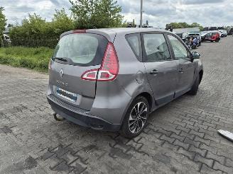 Vrakbiler brommobiel Renault Scenic 1.5 DCi 2012/1