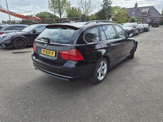 krockskadad bil auto BMW 3-serie 316i Touring 2010/1