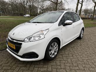 skadebil auto Peugeot 208  2017/1