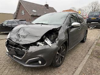 skadebil auto Peugeot 208  2019/1
