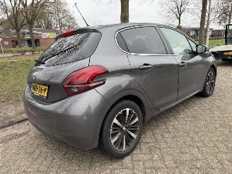 Peugeot 208  picture 5