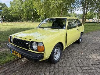 krockskadad bil bedrijf Mazda 323  1978/1