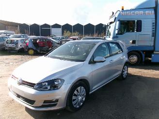 damaged passenger cars Volkswagen Golf 1.4 Highline 5 Drs 2016/7