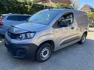 krockskadad bil bedrijf Peugeot Partner 1.5 BlueHDi 100 S&S L1 2022/10