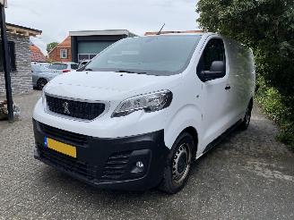 Salvage car Peugeot Expert Carrier Koeling 1.5 BlueHDi 100 Standard Pro met motorschade 2021/9