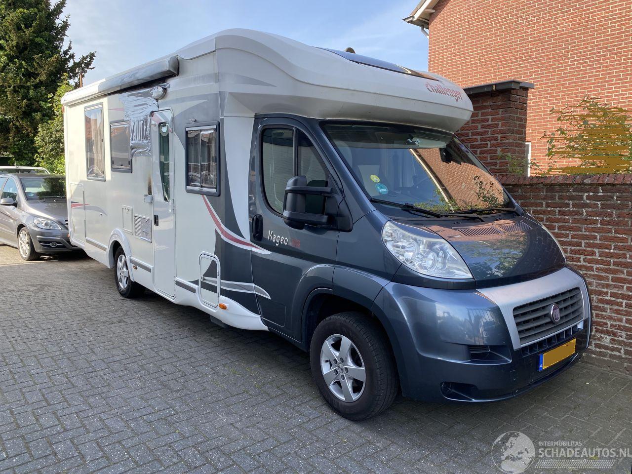 Challenger  Mageo 118EB/119 Queensbed en hefbed