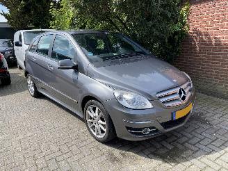 krockskadad bil auto Mercedes B-klasse 180 Business Class bak en motor uitgevallen 2010/6