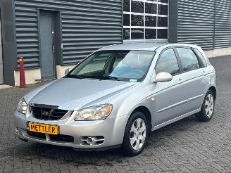 Auto incidentate Kia Cerato 1.6 16V Hatchback  Benzine 1.599cc 77kW (105pk) FWD 2005/4